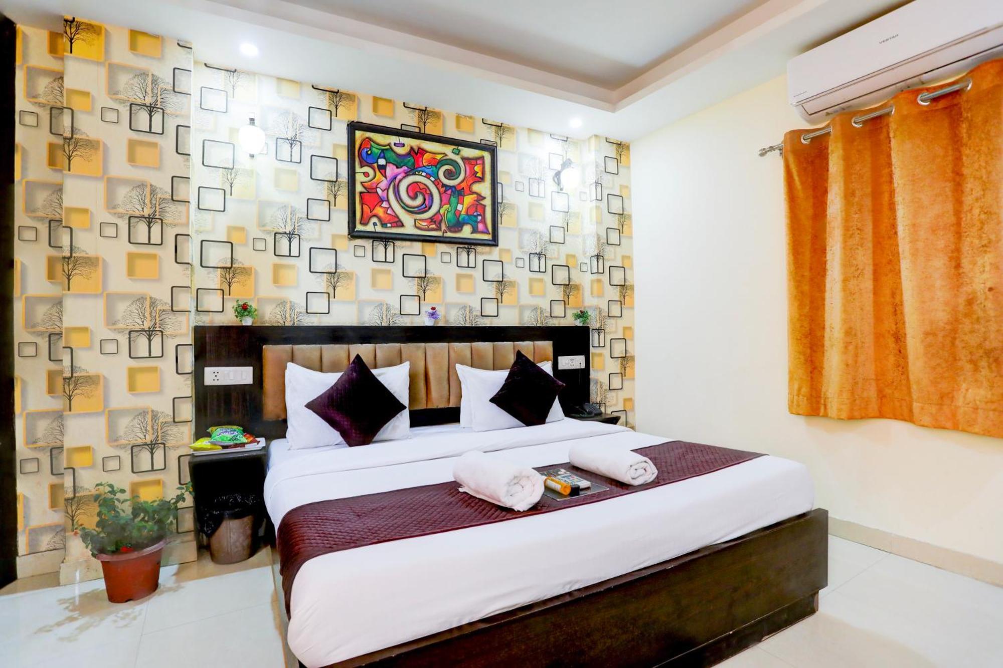 Hotel Luxury Global New Delhi Exterior photo